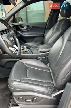 Внедорожник / Кроссовер Audi Q7 2017 в 