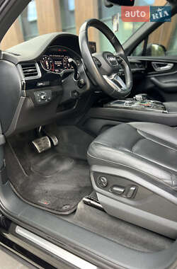 Внедорожник / Кроссовер Audi Q7 2017 в 