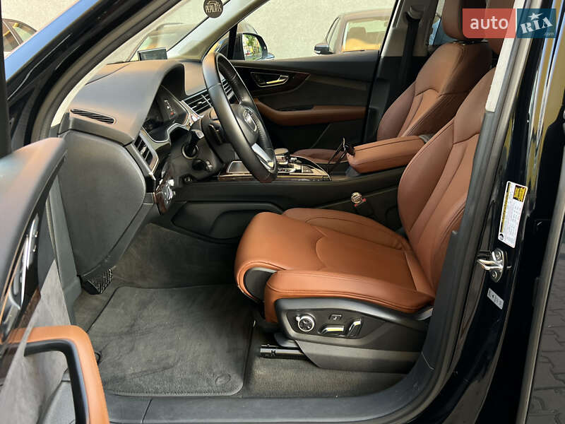 Позашляховик / Кросовер Audi Q7 2016 в Чернівцях