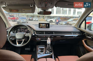 Внедорожник / Кроссовер Audi Q7 2016 в 