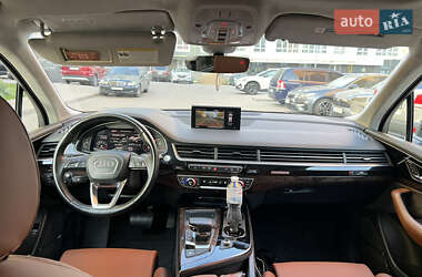 Внедорожник / Кроссовер Audi Q7 2016 в 