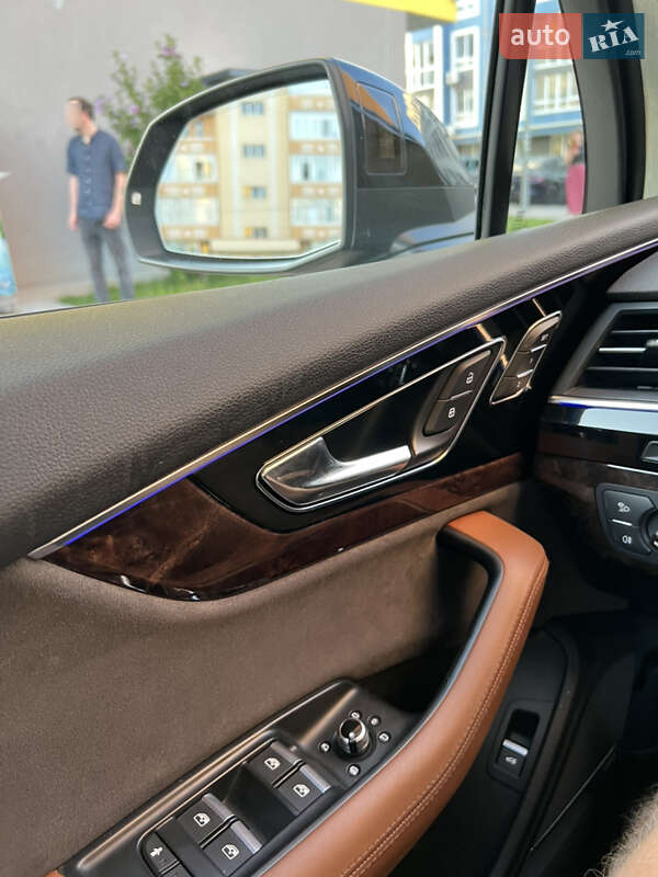 Позашляховик / Кросовер Audi Q7 2016 в Чернівцях
