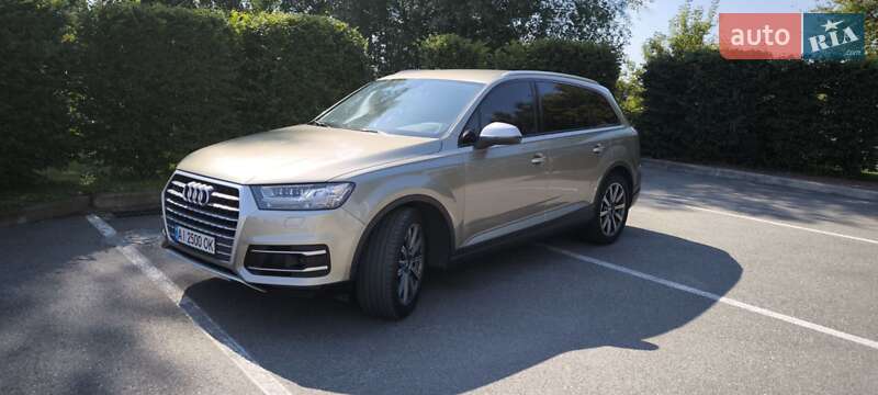 Позашляховик / Кросовер Audi Q7 2015 в Києві