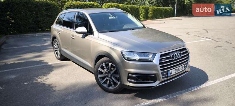 Позашляховик / Кросовер Audi Q7 2015 в Києві