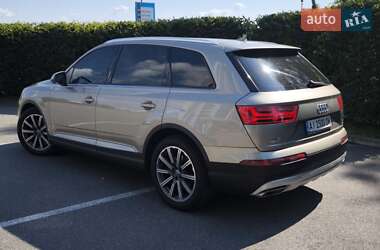 Внедорожник / Кроссовер Audi Q7 2015 в 