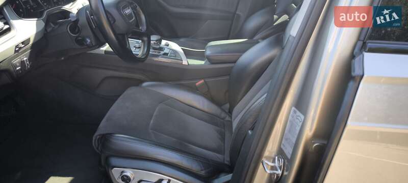 Позашляховик / Кросовер Audi Q7 2015 в Києві