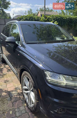 Внедорожник / Кроссовер Audi Q7 2016 в 