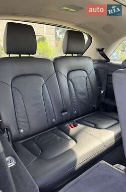 Внедорожник / Кроссовер Audi Q7 2015 в 