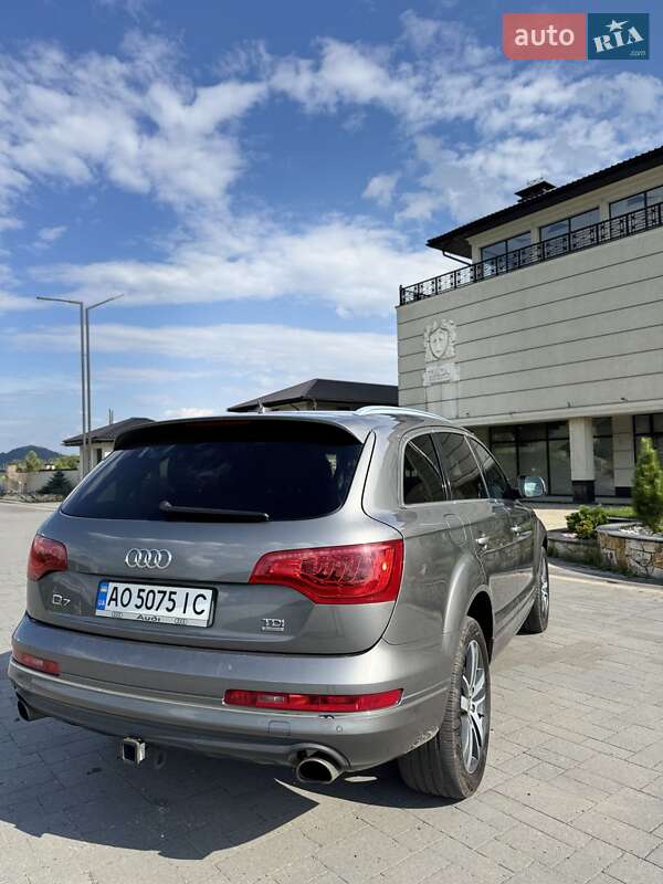 Внедорожник / Кроссовер Audi Q7 2015 в Хусте