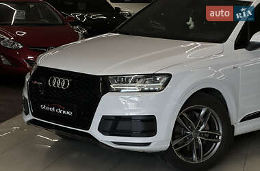 Внедорожник / Кроссовер Audi Q7 2017 в 