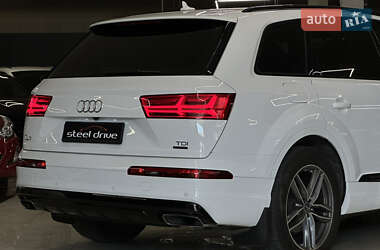 Внедорожник / Кроссовер Audi Q7 2017 в 