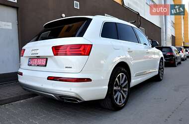 Внедорожник / Кроссовер Audi Q7 2017 в 