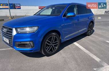 Внедорожник / Кроссовер Audi Q7 2015 в 
