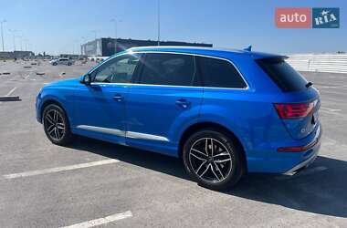 Внедорожник / Кроссовер Audi Q7 2015 в 
