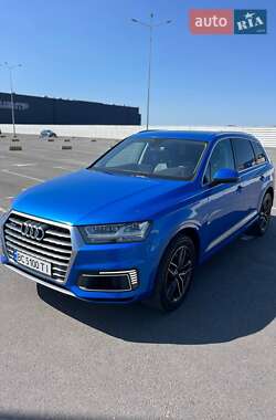 Внедорожник / Кроссовер Audi Q7 2015 в 