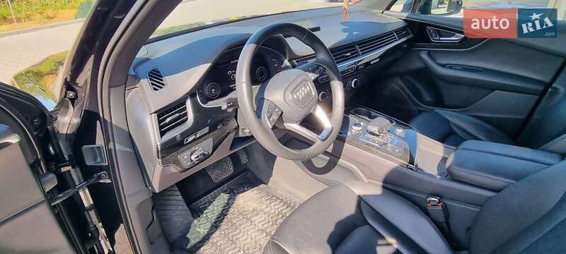 Внедорожник / Кроссовер Audi Q7 2017 в Шумске