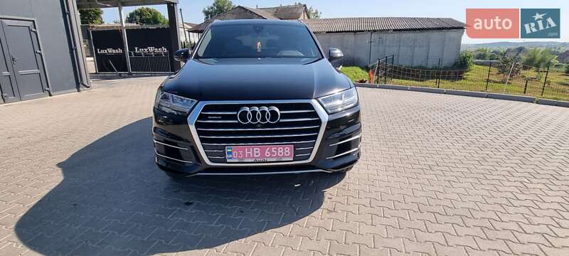 Внедорожник / Кроссовер Audi Q7 2017 в Шумске