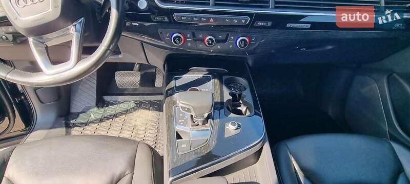 Внедорожник / Кроссовер Audi Q7 2017 в Шумске