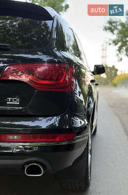 Позашляховик / Кросовер Audi Q7 2012 в 