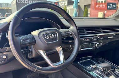 Позашляховик / Кросовер Audi Q7 2018 в 