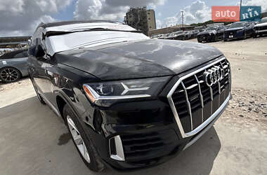 Позашляховик / Кросовер Audi Q7 2021 в 