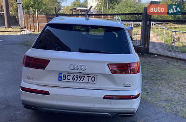 Позашляховик / Кросовер Audi Q7 2016 в 
