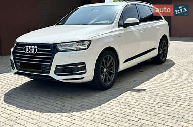 Внедорожник / Кроссовер Audi Q7 2015 в 