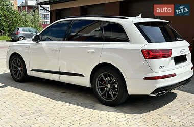 Внедорожник / Кроссовер Audi Q7 2015 в 