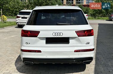 Внедорожник / Кроссовер Audi Q7 2015 в 