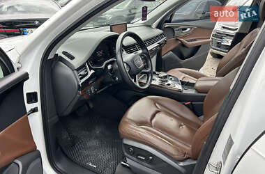 Внедорожник / Кроссовер Audi Q7 2015 в 