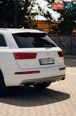 Внедорожник / Кроссовер Audi Q7 2018 в 