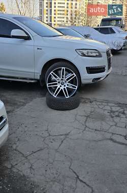 Внедорожник / Кроссовер Audi Q7 2013 в 