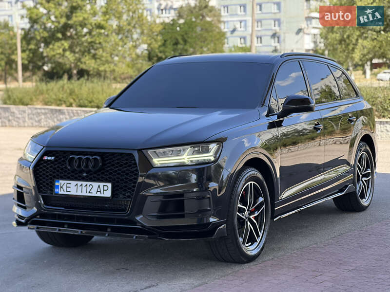 Внедорожник / Кроссовер Audi Q7 2016 в 