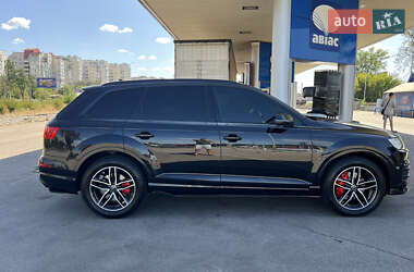 Внедорожник / Кроссовер Audi Q7 2016 в 