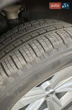 Позашляховик / Кросовер Audi Q7 2020 в 