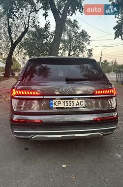 Позашляховик / Кросовер Audi Q7 2020 в 