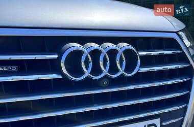 Внедорожник / Кроссовер Audi Q7 2017 в 