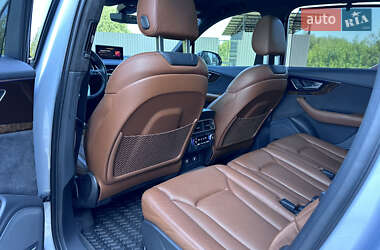 Внедорожник / Кроссовер Audi Q7 2017 в 