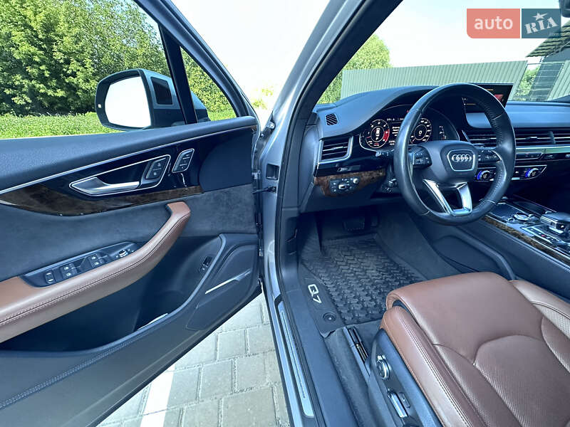 Внедорожник / Кроссовер Audi Q7 2017 в Луцке