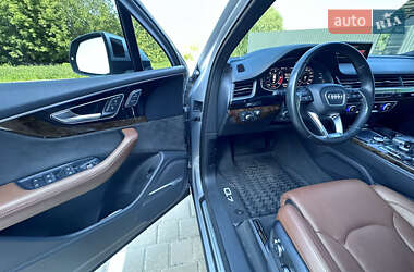 Внедорожник / Кроссовер Audi Q7 2017 в 