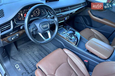 Внедорожник / Кроссовер Audi Q7 2017 в 