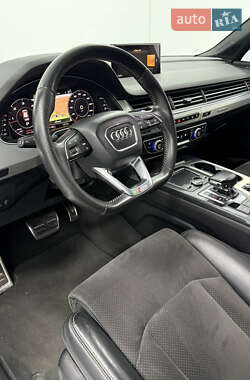 Внедорожник / Кроссовер Audi Q7 2016 в 