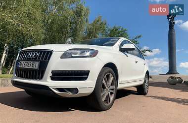 Внедорожник / Кроссовер Audi Q7 2015 в 