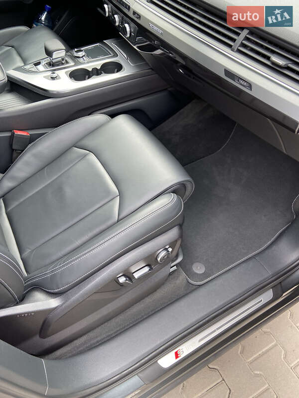 Позашляховик / Кросовер Audi Q7 2015 в Києві