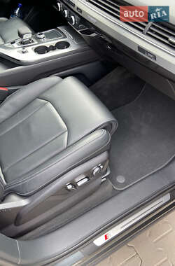 Внедорожник / Кроссовер Audi Q7 2015 в 