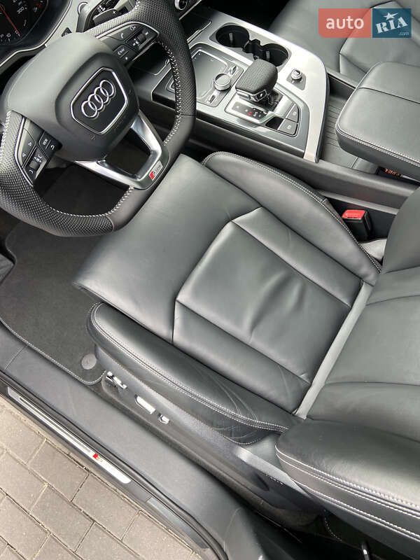 Позашляховик / Кросовер Audi Q7 2015 в Києві