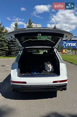 Внедорожник / Кроссовер Audi Q7 2021 в 