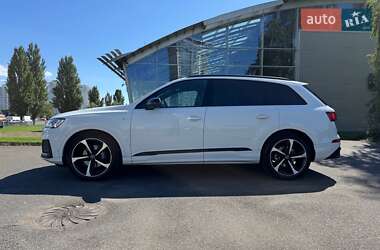 Внедорожник / Кроссовер Audi Q7 2021 в 