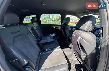 Внедорожник / Кроссовер Audi Q7 2021 в 