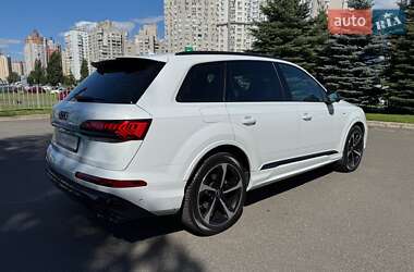 Внедорожник / Кроссовер Audi Q7 2021 в 